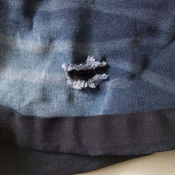 VIP Jeans Blue Dark Wash Distressed Rolled Hem Plus Size Shorts Women's 19/20B - Picture 5 of 12